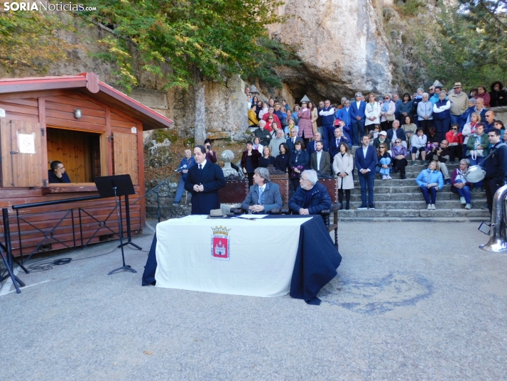 Fotos: Soria rememora una foto de 1.932 y homenajea a Antonio Machado en la ermita de San Saturio