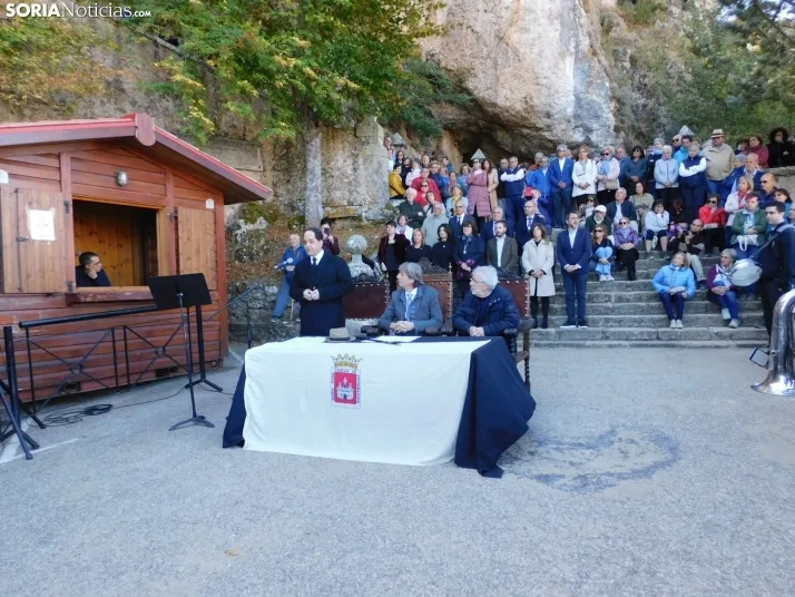 Fotos: Soria rememora una foto de 1.932 y homenajea a Antonio Machado en la ermita de San Saturio