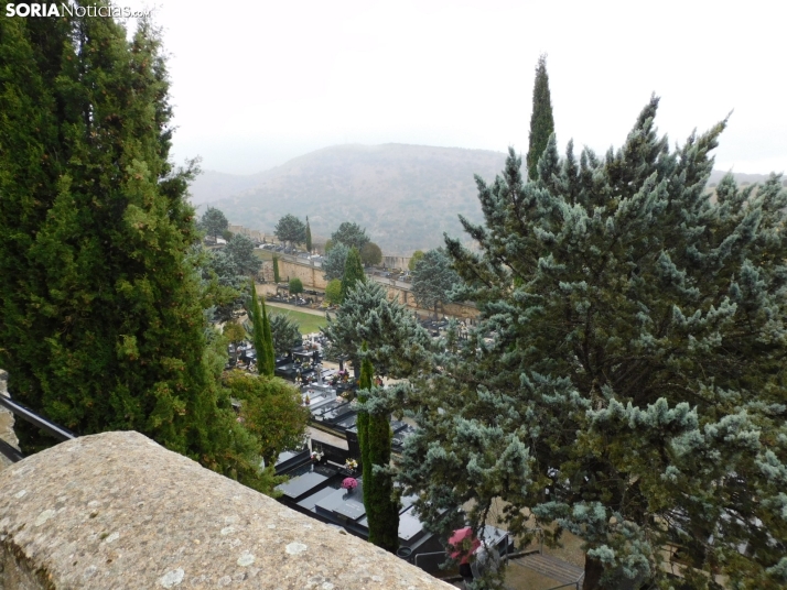 En im&aacute;genes: Los sorianos acuden en masa el cementerio a pesar de la lluvia