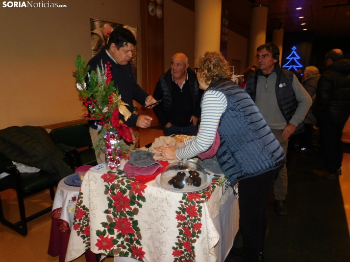 En im&aacute;genes: &Oacute;lvega da la bienvenida a la Navidad con un mercadillo navide&ntilde;o solidario