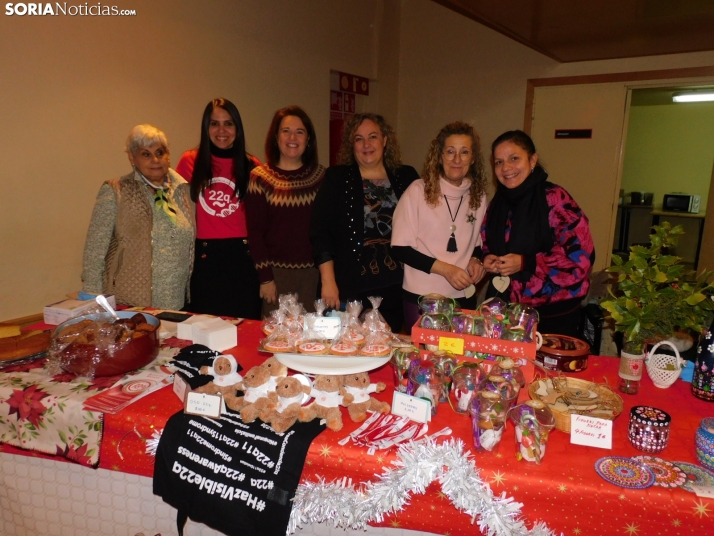 En im&aacute;genes: &Oacute;lvega da la bienvenida a la Navidad con un mercadillo navide&ntilde;o solidario