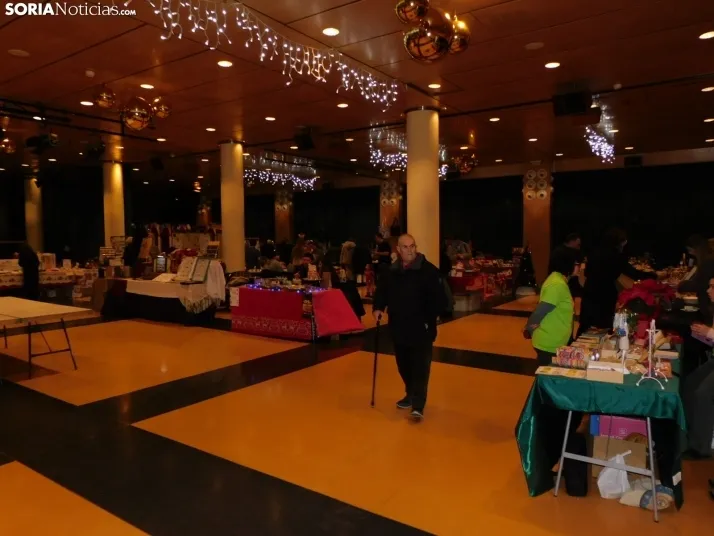 En im&aacute;genes: &Oacute;lvega da la bienvenida a la Navidad con un mercadillo navide&ntilde;o solidario