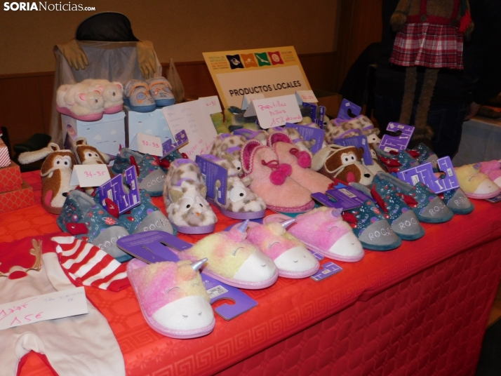 En im&aacute;genes: &Oacute;lvega da la bienvenida a la Navidad con un mercadillo navide&ntilde;o solidario