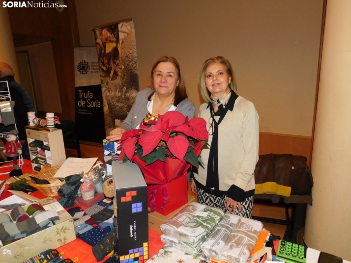 En im&aacute;genes: &Oacute;lvega da la bienvenida a la Navidad con un mercadillo navide&ntilde;o solidario