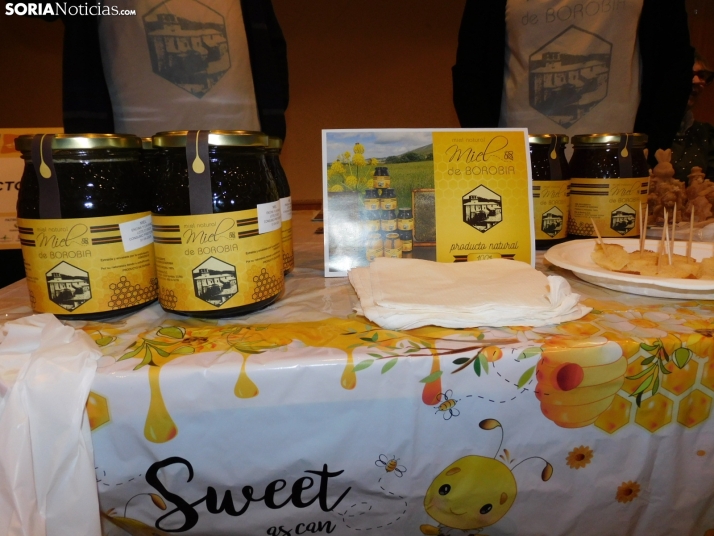 En im&aacute;genes: &Oacute;lvega da la bienvenida a la Navidad con un mercadillo navide&ntilde;o solidario