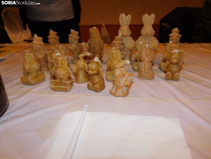 En im&aacute;genes: &Oacute;lvega da la bienvenida a la Navidad con un mercadillo navide&ntilde;o solidario