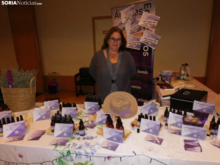 En im&aacute;genes: &Oacute;lvega da la bienvenida a la Navidad con un mercadillo navide&ntilde;o solidario