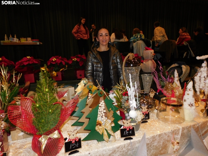 En im&aacute;genes: &Oacute;lvega da la bienvenida a la Navidad con un mercadillo navide&ntilde;o solidario