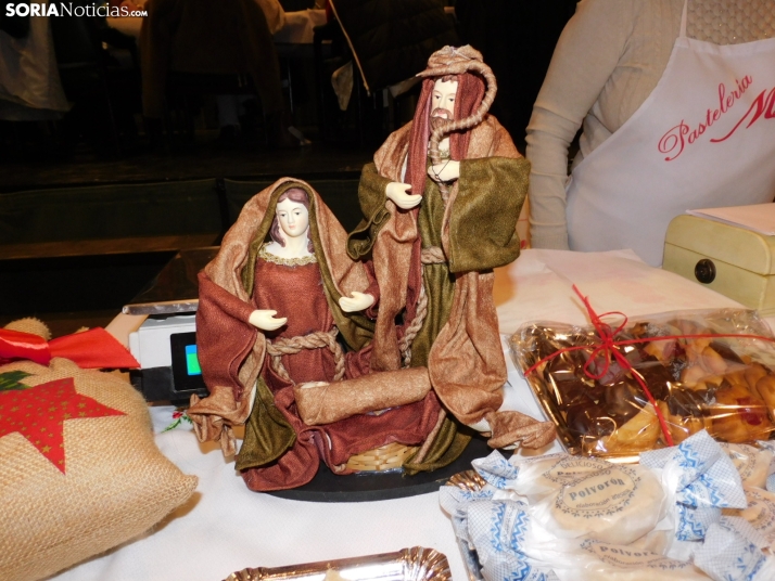 En im&aacute;genes: &Oacute;lvega da la bienvenida a la Navidad con un mercadillo navide&ntilde;o solidario