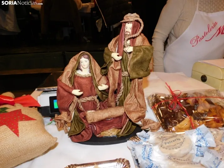 En im&aacute;genes: &Oacute;lvega da la bienvenida a la Navidad con un mercadillo navide&ntilde;o solidario