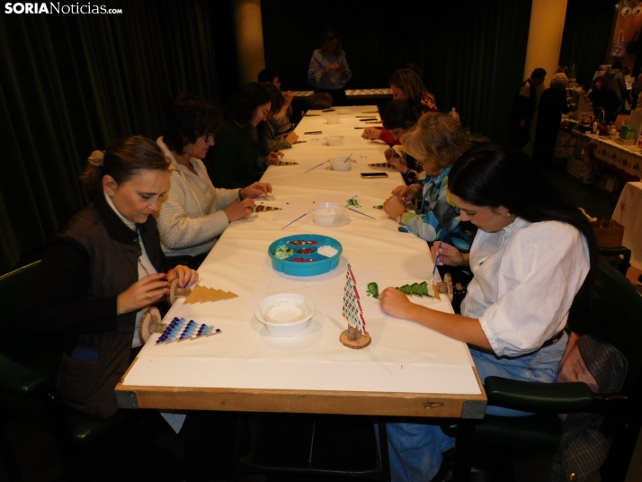 En im&aacute;genes: &Oacute;lvega da la bienvenida a la Navidad con un mercadillo navide&ntilde;o solidario