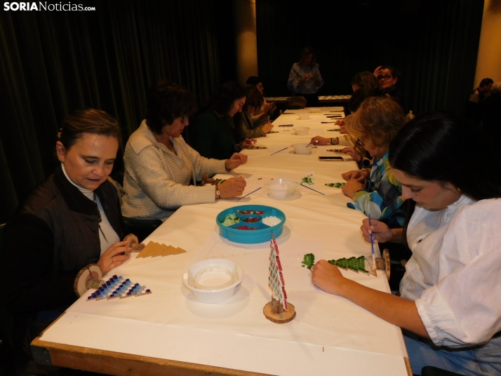 En im&aacute;genes: &Oacute;lvega da la bienvenida a la Navidad con un mercadillo navide&ntilde;o solidario