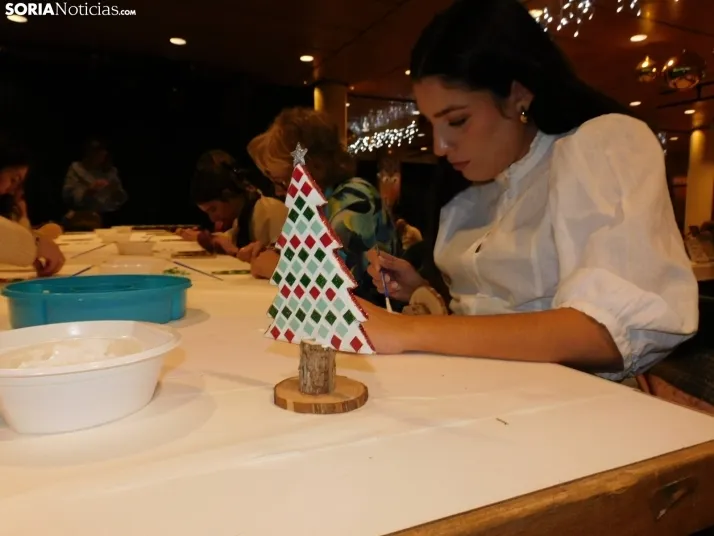 En im&aacute;genes: &Oacute;lvega da la bienvenida a la Navidad con un mercadillo navide&ntilde;o solidario
