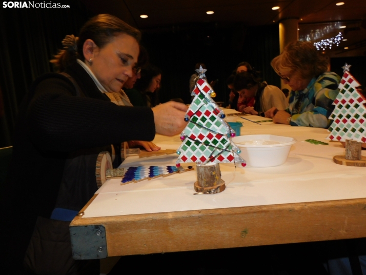 En im&aacute;genes: &Oacute;lvega da la bienvenida a la Navidad con un mercadillo navide&ntilde;o solidario