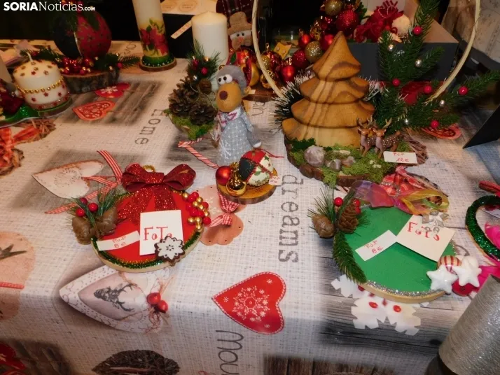 En im&aacute;genes: &Oacute;lvega da la bienvenida a la Navidad con un mercadillo navide&ntilde;o solidario