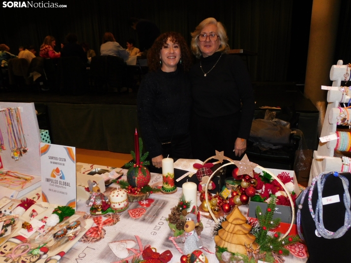 En im&aacute;genes: &Oacute;lvega da la bienvenida a la Navidad con un mercadillo navide&ntilde;o solidario