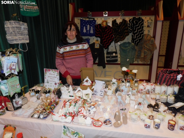 En im&aacute;genes: &Oacute;lvega da la bienvenida a la Navidad con un mercadillo navide&ntilde;o solidario