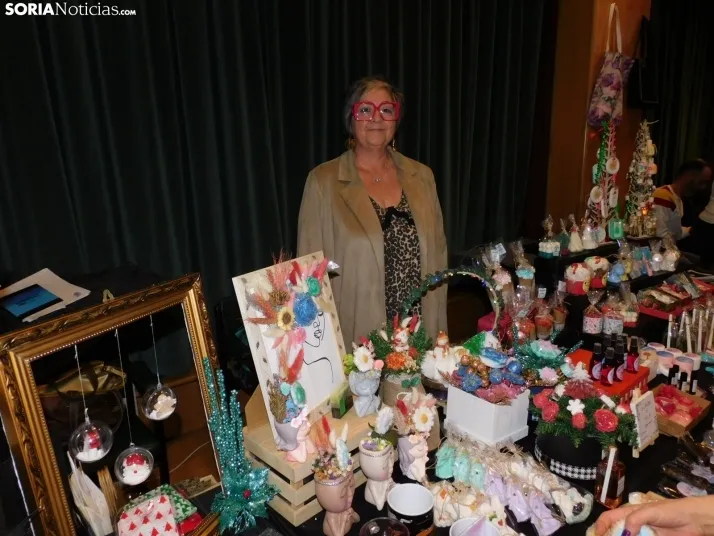En im&aacute;genes: &Oacute;lvega da la bienvenida a la Navidad con un mercadillo navide&ntilde;o solidario