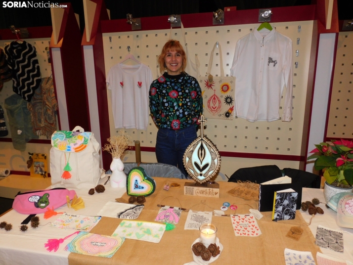 En im&aacute;genes: &Oacute;lvega da la bienvenida a la Navidad con un mercadillo navide&ntilde;o solidario