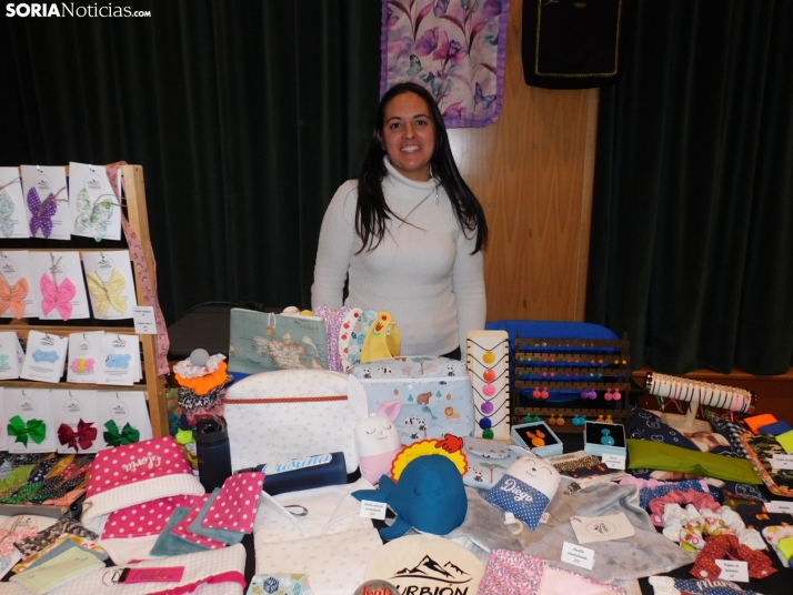 En im&aacute;genes: &Oacute;lvega da la bienvenida a la Navidad con un mercadillo navide&ntilde;o solidario