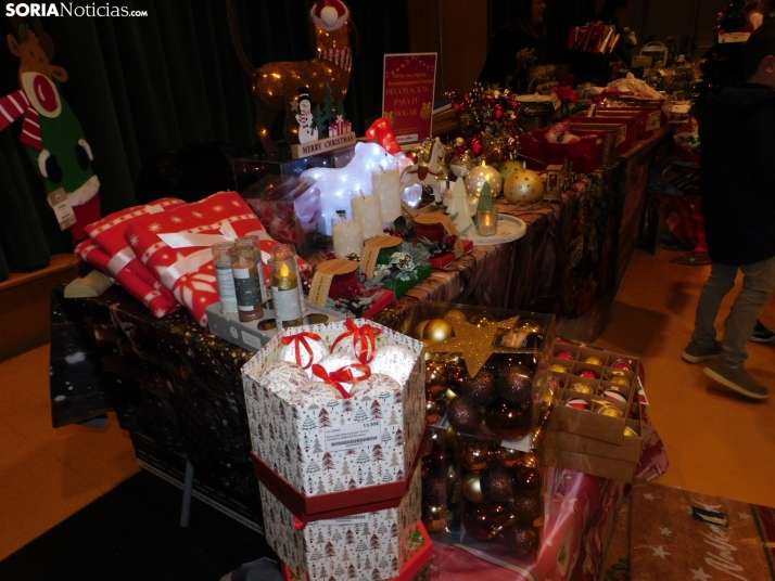 En im&aacute;genes: &Oacute;lvega da la bienvenida a la Navidad con un mercadillo navide&ntilde;o solidario