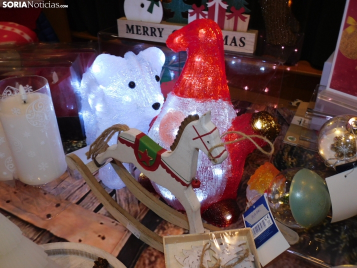 En im&aacute;genes: &Oacute;lvega da la bienvenida a la Navidad con un mercadillo navide&ntilde;o solidario