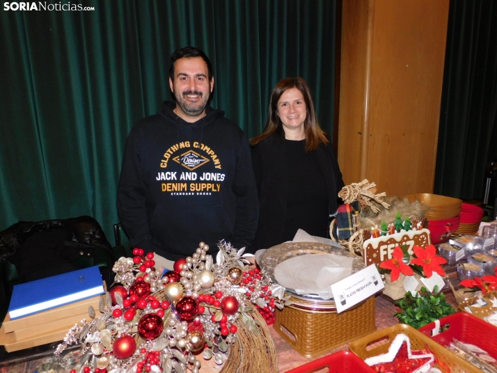 En im&aacute;genes: &Oacute;lvega da la bienvenida a la Navidad con un mercadillo navide&ntilde;o solidario