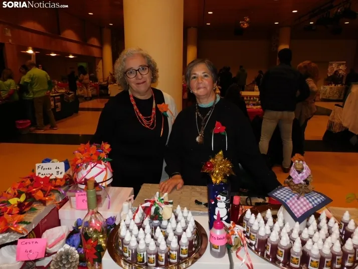 En im&aacute;genes: &Oacute;lvega da la bienvenida a la Navidad con un mercadillo navide&ntilde;o solidario
