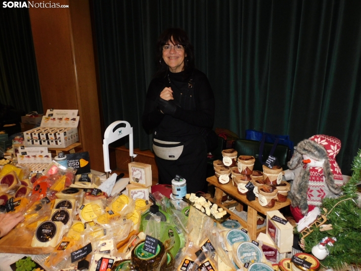 En im&aacute;genes: &Oacute;lvega da la bienvenida a la Navidad con un mercadillo navide&ntilde;o solidario