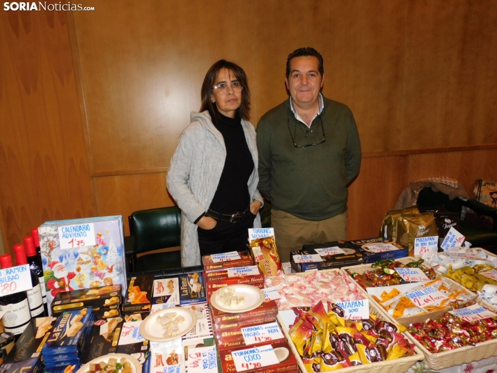 En im&aacute;genes: &Oacute;lvega da la bienvenida a la Navidad con un mercadillo navide&ntilde;o solidario