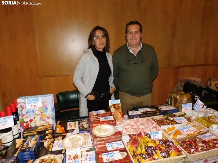 En im&aacute;genes: &Oacute;lvega da la bienvenida a la Navidad con un mercadillo navide&ntilde;o solidario