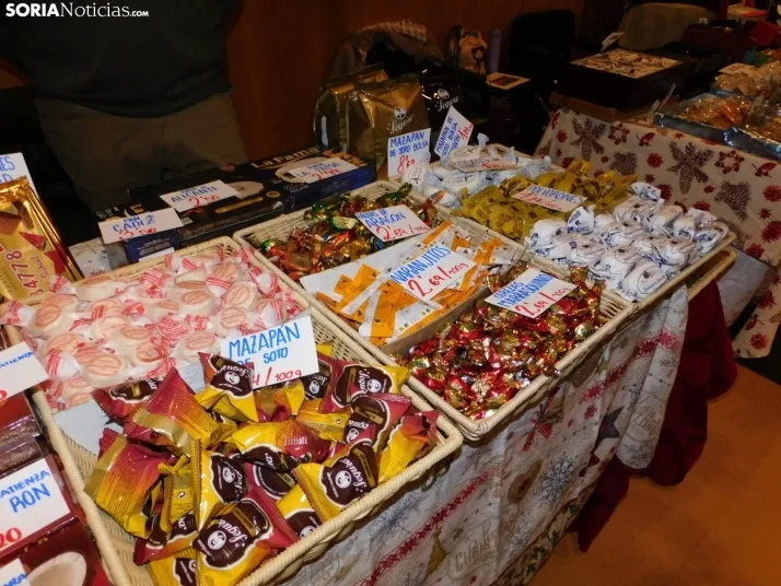 En im&aacute;genes: &Oacute;lvega da la bienvenida a la Navidad con un mercadillo navide&ntilde;o solidario