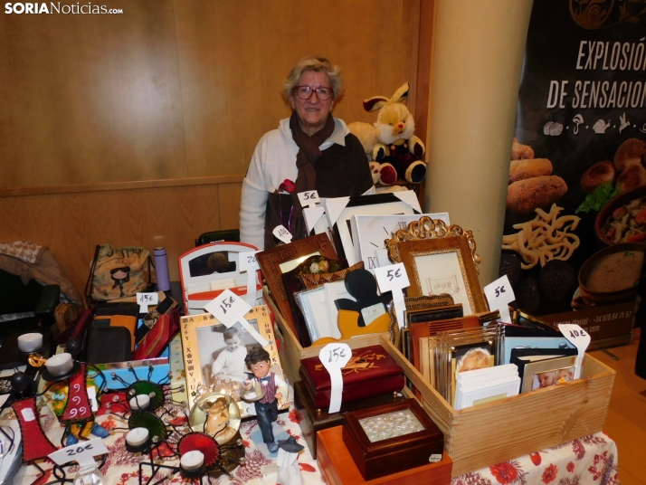 En im&aacute;genes: &Oacute;lvega da la bienvenida a la Navidad con un mercadillo navide&ntilde;o solidario