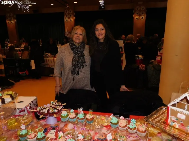En im&aacute;genes: &Oacute;lvega da la bienvenida a la Navidad con un mercadillo navide&ntilde;o solidario