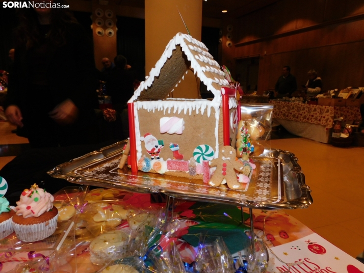 En im&aacute;genes: &Oacute;lvega da la bienvenida a la Navidad con un mercadillo navide&ntilde;o solidario