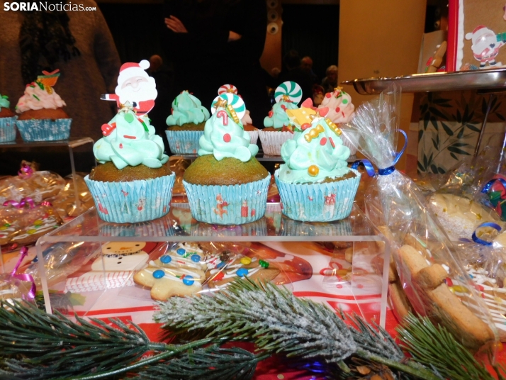 En im&aacute;genes: &Oacute;lvega da la bienvenida a la Navidad con un mercadillo navide&ntilde;o solidario