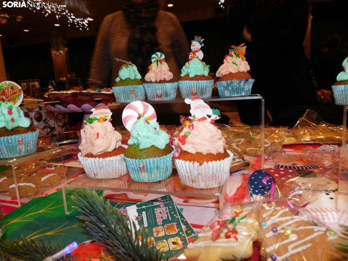 En im&aacute;genes: &Oacute;lvega da la bienvenida a la Navidad con un mercadillo navide&ntilde;o solidario