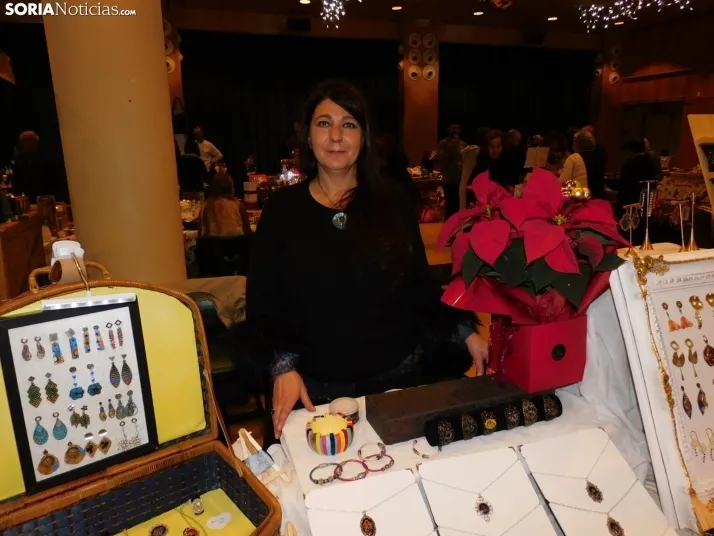 En im&aacute;genes: &Oacute;lvega da la bienvenida a la Navidad con un mercadillo navide&ntilde;o solidario