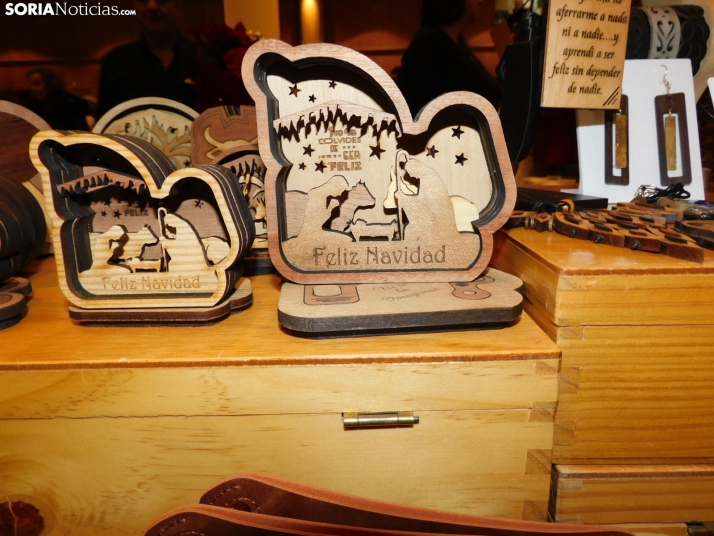 En im&aacute;genes: &Oacute;lvega da la bienvenida a la Navidad con un mercadillo navide&ntilde;o solidario