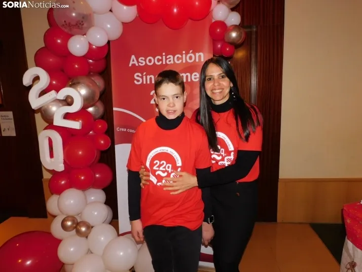 En im&aacute;genes: &Oacute;lvega da la bienvenida a la Navidad con un mercadillo navide&ntilde;o solidario