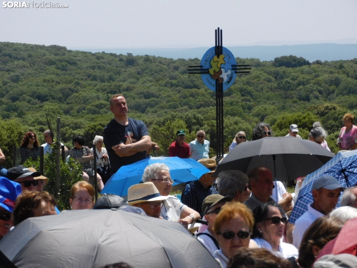 Fotos: Cientos de fieles acuden a la Romer&iacute;a de la Virgen de Inodejo