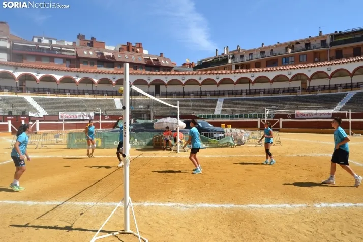 En im&aacute;genes: Las finales del V&oacute;ley Plaza empiezan con los m&aacute;s peque&ntilde;os