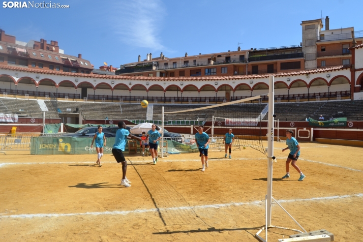 En im&aacute;genes: Las finales del V&oacute;ley Plaza empiezan con los m&aacute;s peque&ntilde;os