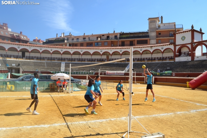 En im&aacute;genes: Las finales del V&oacute;ley Plaza empiezan con los m&aacute;s peque&ntilde;os