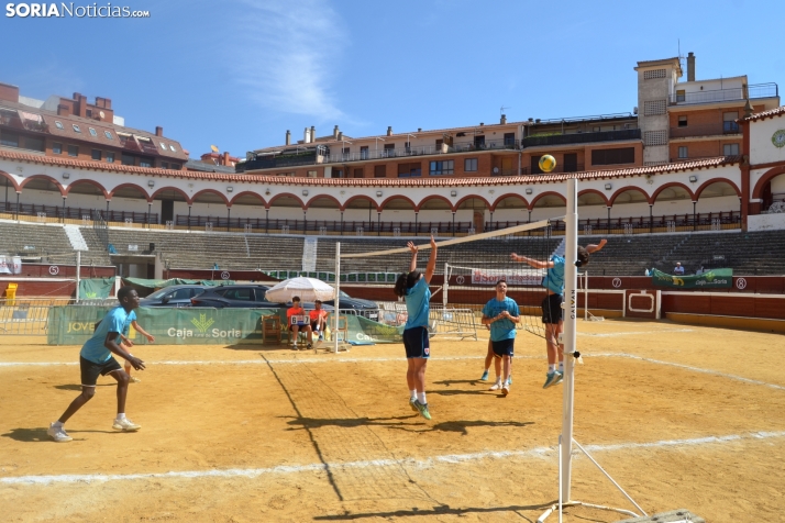 En im&aacute;genes: Las finales del V&oacute;ley Plaza empiezan con los m&aacute;s peque&ntilde;os