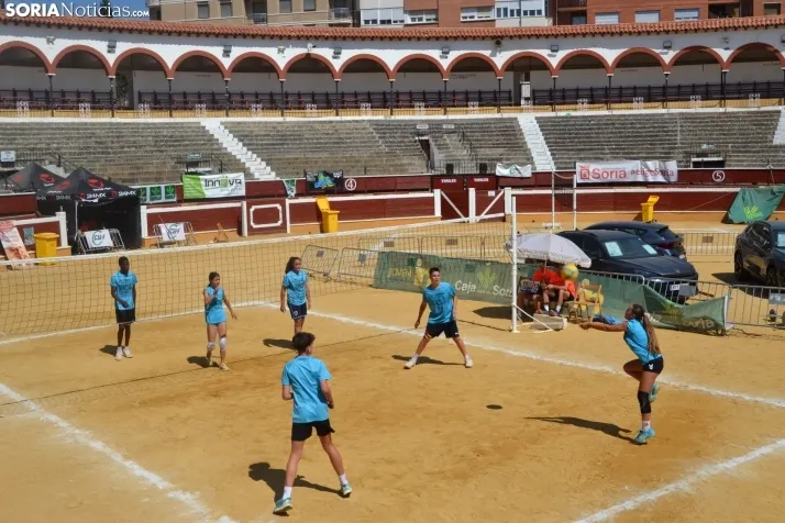 En im&aacute;genes: Las finales del V&oacute;ley Plaza empiezan con los m&aacute;s peque&ntilde;os