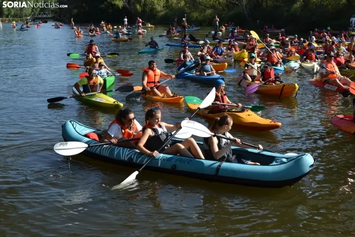 En im&aacute;genes: Cientos de pirag&uuml;istas surcan las aguas del Duero en la XXII edici&oacute;n de su Tra