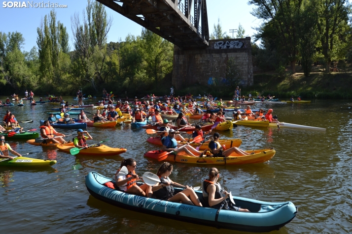 En im&aacute;genes: Cientos de pirag&uuml;istas surcan las aguas del Duero en la XXII edici&oacute;n de su Tra