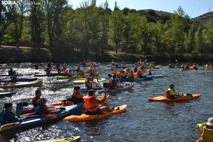 En im&aacute;genes: Cientos de pirag&uuml;istas surcan las aguas del Duero en la XXII edici&oacute;n de su Tra
