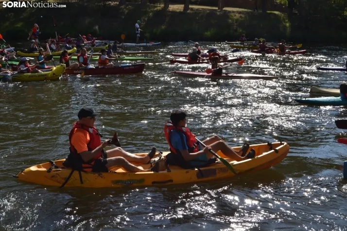 En im&aacute;genes: Cientos de pirag&uuml;istas surcan las aguas del Duero en la XXII edici&oacute;n de su Tra